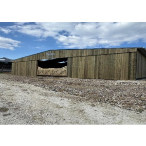 https://www.techni-contact.site/ressources/images/produits/merchandising/construction-manege-equestre-sur-mesure-71132347-1.jpg - Sur-mesure