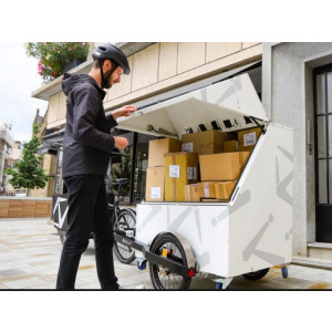 https://www.techni-contact.site/ressources/images/produits/merchandising/conteneur-colis-13422175-1.jpg - Capacité de chargement : 155 kg