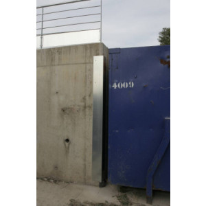 https://www.techni-contact.site/ressources/images/produits/merchandising/corniere-d-angle-en-acier-galvanise-210-x-210-x-3-mm-89245263-1.jpg - poids : 20 kg