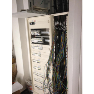 https://www.techni-contact.site/ressources/images/produits/merchandising/creation-de-baie-informatique-57737677-1.jpg - Création de baie informatique