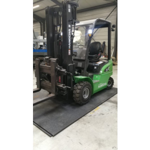 https://www.techni-contact.site/ressources/images/produits/merchandising/dalle-de-sol-pour-trafic-intense-78591377-1.jpg - Dim : 1034 x 719 x 40 mm (dimensions utiles : 1000 x 685 x 40 mm / 00.685 m2 )