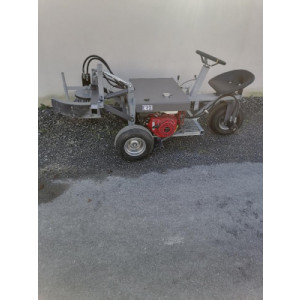 https://www.techni-contact.site/ressources/images/produits/merchandising/desherbeuse-13294422-1.jpg - Desherbeuse assis roues(DAR) • Description Cette Desherbeuse est du type a 3 roues de 400 mm de diamètre, la roue arrière est directrice et motrice grâce a un moteur hydraulique dont la vitesse se règle par un bouton moleté de 0 à 5 km/h avance et recul p