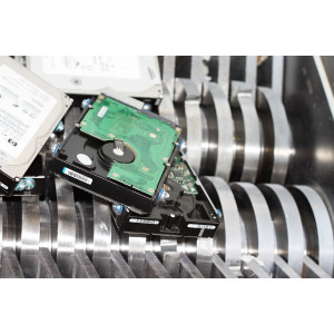 https://www.techni-contact.site/ressources/images/produits/merchandising/destruction-de-disque-dur-professionnel-76724518-1.jpg - Notre service de destruction de disque dur professionnel garantit une élimination sécurisée des données, préservant ainsi la confidentialité de vos informations sensibles.