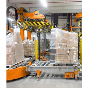 https://www.techni-contact.site/ressources/images/produits/merchandising/emballage-palettes-avec-film-etirable-43228335-1.jpg - Houssage multiproduit pour éviter des dommages lors du transport ou manutention de produits - cadence : sup. à 180 palettes/h