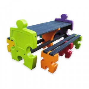 https://www.techni-contact.site/ressources/images/produits/merchandising/ensemble-bancs-et-table-puzzle-62421123-1.jpg - Fabriqués en plastique 100 % récyclé et recyclable pour les parties colorées