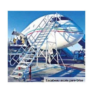 Escabeau accès pare brise avion - Sur Hercule C130