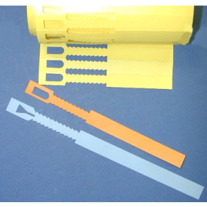 Etiquette PVC à crans - Dimensions (mm) : 13 x 160 - 13 x 220