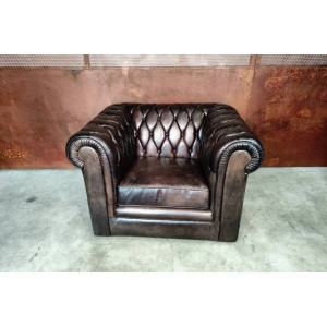 https://www.techni-contact.site/ressources/images/produits/merchandising/fauteuil-chesterfield-en-cuir-capitonne-profondeur-assise-55-cm-71726454-1.jpg - Profondeur assise 55 cm