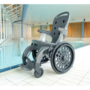 Fauteuil roulant 150 kg - Poids standard : 17 kg - Poids piscine : 20 kg