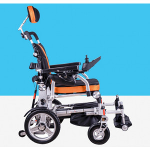 https://www.techni-contact.site/ressources/images/produits/merchandising/fauteuil-roulant-electrique-pliable-74811161-1.jpg - Autonomie : 18 km-Poids maxi supporté : 150 kg