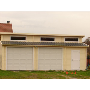 https://www.techni-contact.site/ressources/images/produits/merchandising/garage-en-bois-avec-toit-en-gradins-87322432-1.jpg - Dimension Hors-tout : 8,20 x 5,80 m