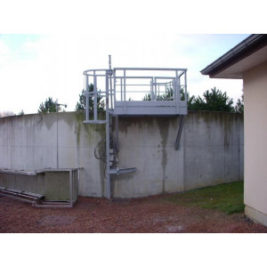 https://www.techni-contact.site/ressources/images/produits/merchandising/garde-corps-industriel-sur-mesure-composites-26773271-1.jpg - Fabrication sur mesure et installation