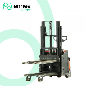 https://www.techni-contact.site/ressources/images/produits/merchandising/gerbeur-d-occasion-electrique-bt-swe-200-d-capacite-2000-kg-hauteur-1900-mm-fourches-1150-mm-mat-duplex-annee-2017-45319717-1.jpg - Capacité : 2000 kg - Hauteur : 1900 mm - Année : 2017
