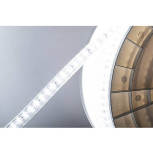 https://www.techni-contact.site/ressources/images/produits/merchandising/guirlande-led-de-chantier-47348571-1.jpg - Dimensions : Longueur 25 mètres (x L1,8 x P 0,8 cm)
