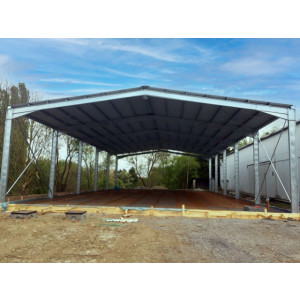 https://www.techni-contact.site/ressources/images/produits/merchandising/hangar-de-stockage-cheneaux-regulateur-de-condensation-300m-35896779-1.jpg - Optez pour ce bâtiment en kit ouvert pour le stockage de 300m² offre une hauteur de 6m, idéale pour stocker vos marchandises ou votre fourrage !