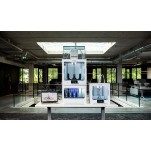 https://www.techni-contact.site/ressources/images/produits/merchandising/imprimante-3d-ultimaker-s3-57552117-1.jpg - Dimensions : 230 x 190 x 200 mm