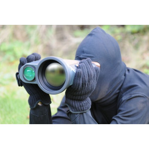 https://www.techni-contact.site/ressources/images/produits/merchandising/jumelles-thermiques-15899244-1.jpg - Détecte une personne à 5 Km ou un véhicule à 7 km