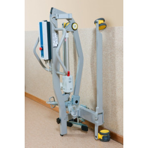 https://www.techni-contact.site/ressources/images/produits/merchandising/leve-personne-mobile-pliable-68469585-1.jpg - Charge maximale : 175 kg
