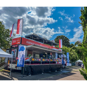 https://www.techni-contact.site/ressources/images/produits/merchandising/location-camion-podium-club-vip-54357641-1.jpg - Car club VIP de 60 m2