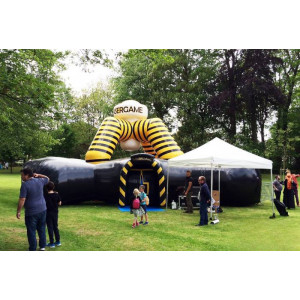 https://www.techni-contact.site/ressources/images/produits/merchandising/location-laser-game-gonflable-dim-15-x-15-x-6-m-capacite-10-joueurs-age-a-partir-de-6-ans-77744348-1.jpg - Capacité: 10 Joueurs - Age : à partir de 6 ans