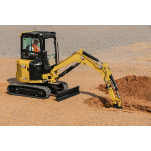 https://www.techni-contact.site/ressources/images/produits/merchandising/location-mini-pelle-sur-chenilles-46697313-1.jpg - Capacité de travail : 2700 kg