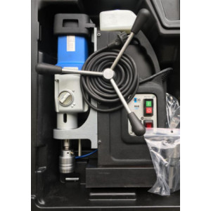 https://www.techni-contact.site/ressources/images/produits/merchandising/location-perceuse-magnetique-23253931-1.jpg - Vitesse 1 : 40-110 t/mn- Vitesse 2 : 65-175 t/mn- Vitesse 3 :140-360 t/mn- Vitesse 4 : 220-600 t/mn
