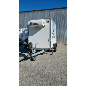 https://www.techni-contact.site/ressources/images/produits/merchandising/location-remorque-frigorifique-41424793-1.jpg - Dimensions intérieures : 1500 x 2500 x 1800 mm