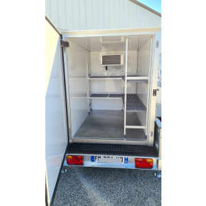 https://www.techni-contact.site/ressources/images/produits/merchandising/location-remorque-frigorifique-62639548-1.jpg - Dimensions intérieures : 1160 x 1750 x 1460 mm