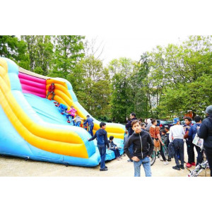 https://www.techni-contact.site/ressources/images/produits/merchandising/location-toboggan-gonflable-dim-7-x-5-x-5-m-age-des-5-ans-11672915-1.jpg - Dim : 7 x 5 x 5 m - Âge : dès 5 ans