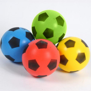 Lot de 4 ballons mousse - Matière : mousse en PU brute - 4 coloris