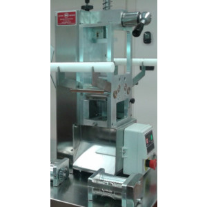 https://www.techni-contact.site/ressources/images/produits/merchandising/machine-a-raviolis-42785758-1.jpg - Machine pour la fabrication des raviolis en bande
