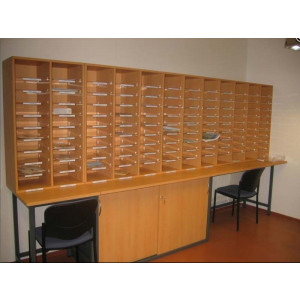 Meuble à casiers bois de tri courrier collectif - Étagères réglables en hauteur