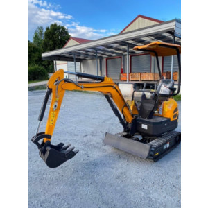 https://www.techni-contact.site/ressources/images/produits/merchandising/mini-pelle-1500-kg-97436851-1.jpg - Poids opérationnel : 1500 kg