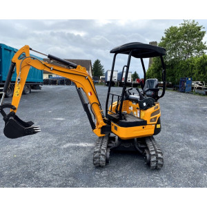 https://www.techni-contact.site/ressources/images/produits/merchandising/mini-pelle-2000-kg-12816192-1.jpg - Poids opérationnel : 2000 kg