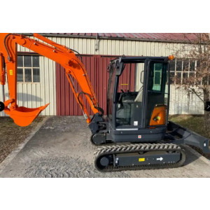https://www.techni-contact.site/ressources/images/produits/merchandising/mini-pelle-3500-kg-25448843-1.jpg - Poids opérationnel : 3750 kg
