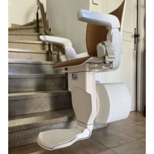 https://www.techni-contact.site/ressources/images/produits/merchandising/monte-escalier-avec-ecran-intelligent-41217326-1.jpg - Technologie intelligente