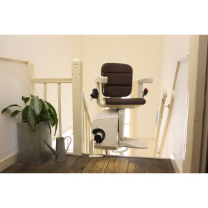 https://www.techni-contact.site/ressources/images/produits/merchandising/monte-escalier-droit-99671329-1.jpg - Disponible sur mesure