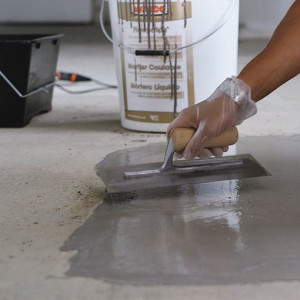 https://www.techni-contact.site/ressources/images/produits/merchandising/mortier-coulable-couleur-25kg-mortier-reparation-sol-92771524-1.jpg - Mortier de réparation coulable à prise rapide pour les sols en béton soumis à un trafic intense