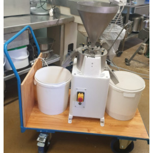 https://www.techni-contact.site/ressources/images/produits/merchandising/moulin-separateur-de-grains-coques-et-proteines-debit-de-30-kg-h-a-80-kg-h-largeur-d-ouverture-reglable-77793456-1.jpg - Débit : De 30 kg/h à 80 kg/h