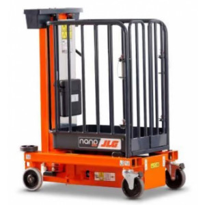 https://www.techni-contact.site/ressources/images/produits/merchandising/nacelle-a-mat-vertical-semi-electrique-4-50m-57323175-1.jpg - Hauteur de travail (m) : 4,50m