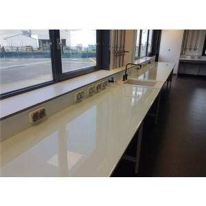 https://www.techni-contact.site/ressources/images/produits/merchandising/paillasse-centrale-nue-94254389-1.jpg - Longueur : 900-1800 mm