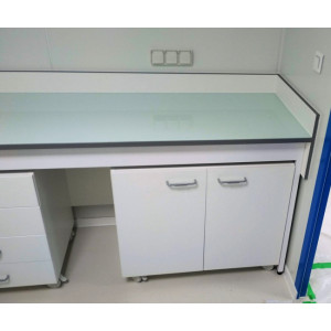 https://www.techni-contact.site/ressources/images/produits/merchandising/paillasse-murale-avec-dosseret-74569153-1.jpg - Longueur : 600 à 1800 mm