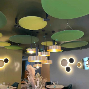 https://www.techni-contact.site/ressources/images/produits/merchandising/panneau-acoustique-suspendu-forme-ronde-fixation-a-hauteur-reglable-epaisseur-35mm-5mm-coefficient-d-absorption-w-1-classe-a-41225719-1.jpg - Coefficient d’absorption : αw = 1 (classe A) - Epaisseur : 35mm (+/- 5mm)