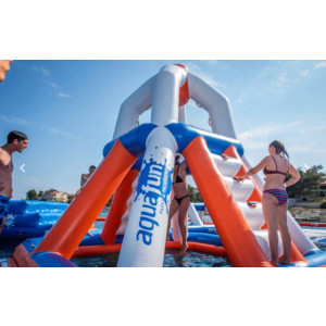 Parc aquatique gonflable PVC - Dimensions : L 25 m x l 20 m