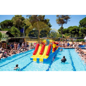 Parcours gonflable aquatique - Dimensions du jeu( LxPxH) : 18.0x2.5x2.5