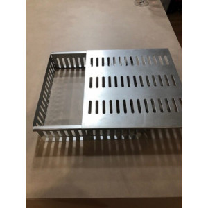 https://www.techni-contact.site/ressources/images/produits/merchandising/pare-gravier-76341587-1.jpg - Matière : tôle 8/10ème ou 10/10ème (à préciser à la commande)