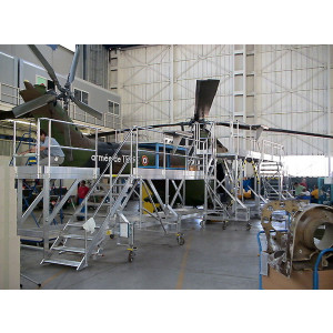 Passerelle de maintenance hélicoptère Puma - Réglable en hauteur pour hélicoptère Puma