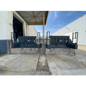 https://www.techni-contact.site/ressources/images/produits/merchandising/passerelle-manuelle-ou-motorisee-58325718-1.jpg - Capacité : 5000 kg