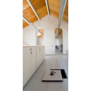 https://www.techni-contact.site/ressources/images/produits/merchandising/plancher-technique-stratifie-78927454-1.jpg - Résistance à la détérioration