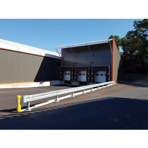 https://www.techni-contact.site/ressources/images/produits/merchandising/plate-forme-logistique-modulaire-et-demontable-51291817-1.jpg - bâtiment avec charpente aluminium et membrane composite